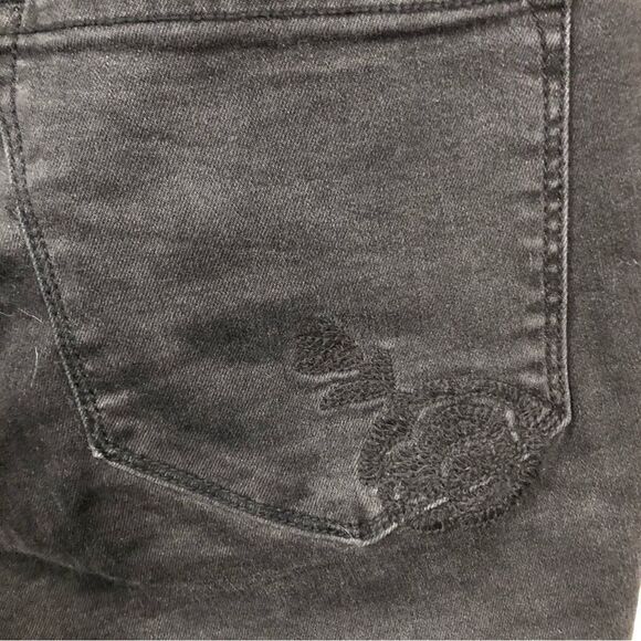 Old Navy Women's Black Embroidered Mid Rise Rockstar Jeans size 16 - Picture 5 of 7